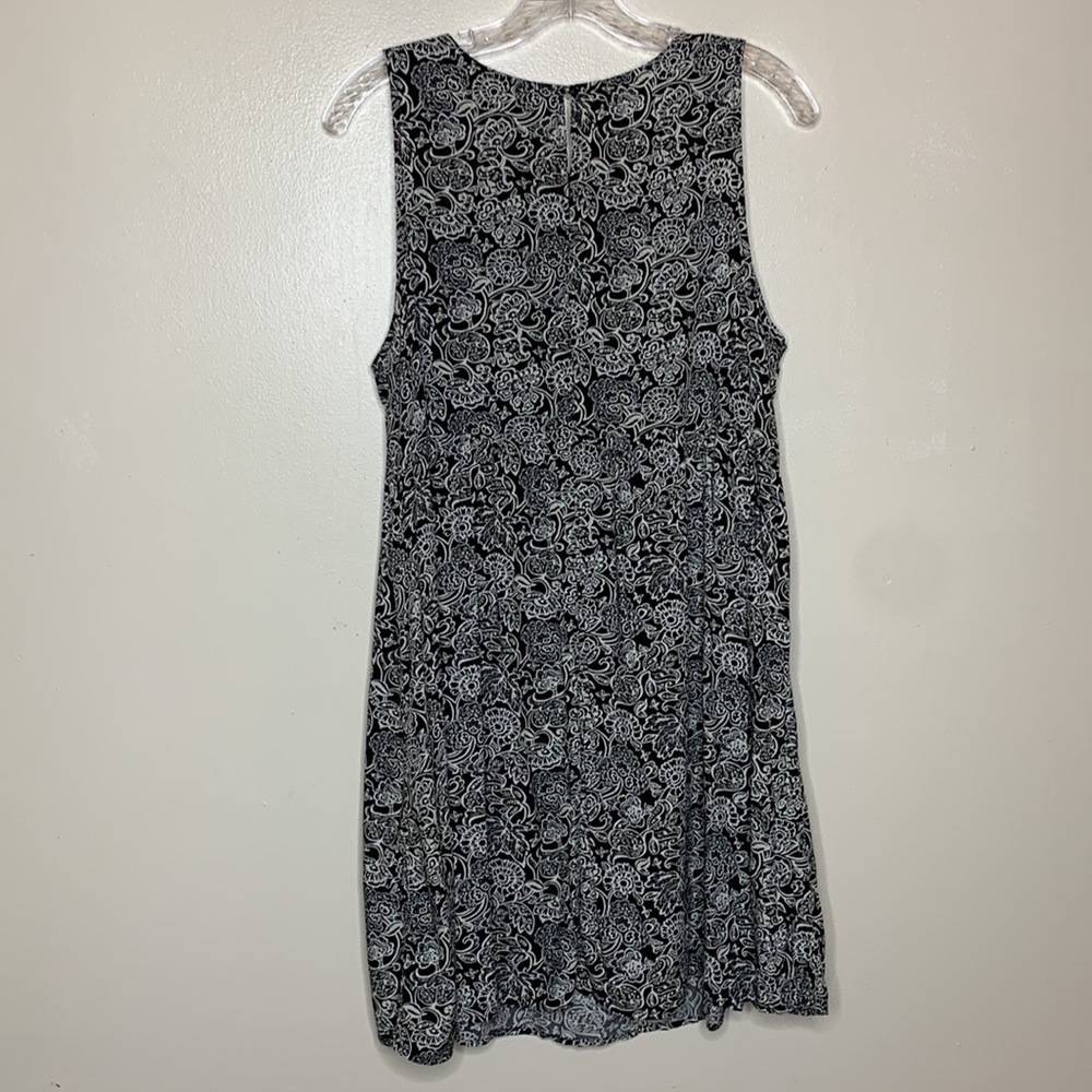 OLD NAVY Dress Black & White Floral Shift Rayon V-Neck Casual Lightweight Large - Picture 9 of 9